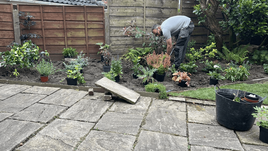 Garden services in Stalybridge